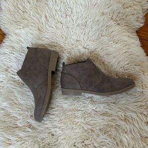 Never worn. Women’s boots. Size 6
